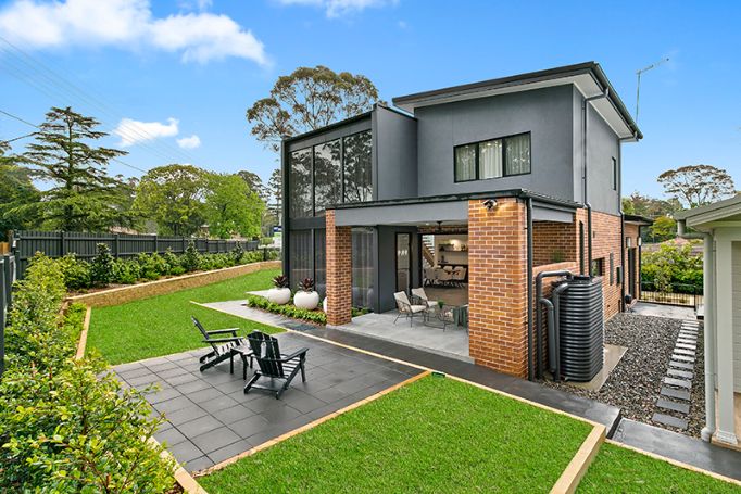 Simple modern backyard home landscape design